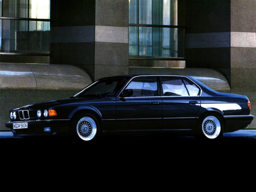  BMW 735i 1986 года  (фото 4 из 9)